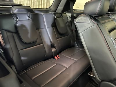 2025 Ford Explorer ST, bílá, 21 934 km, dovoz SAE — foto 13 z 13