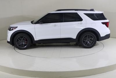 2025 Ford Explorer ST, bílá, 21 934 km, dovoz SAE — foto 4 z 13