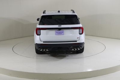 2025 Ford Explorer ST, bílá, 21 934 km, dovoz SAE — foto 5 z 13
