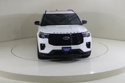 2025 Ford Explorer ST, bílá, 21 934 km, dovoz SAE — foto 6 z 13