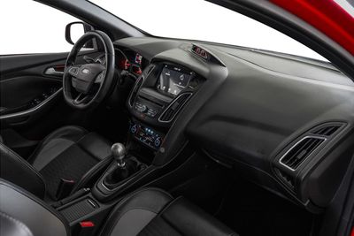 2017 Ford Focus ST, červená, 114 902 km, dovoz SAE — foto 12 z 16