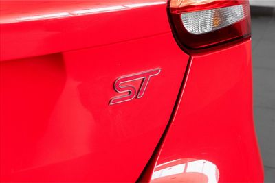 2017 Ford Focus ST, červená, 114 902 km, dovoz SAE — foto 16 z 16