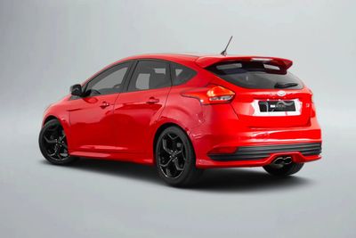 2017 Ford Focus ST, červená, 114 902 km, dovoz SAE — foto 2 z 16