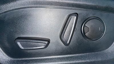 2022 Ford Explorer, bílá, 74 730 km, dovoz SAE — foto 13 z 16