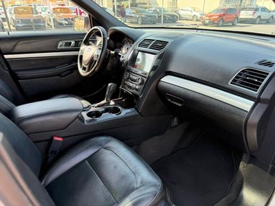 2017 Ford Explorer XLT, bílá, 87 000 km, dovoz SAE — foto 13 z 16