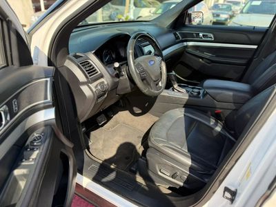 2017 Ford Explorer XLT, bílá, 87 000 km, dovoz SAE — foto 9 z 16