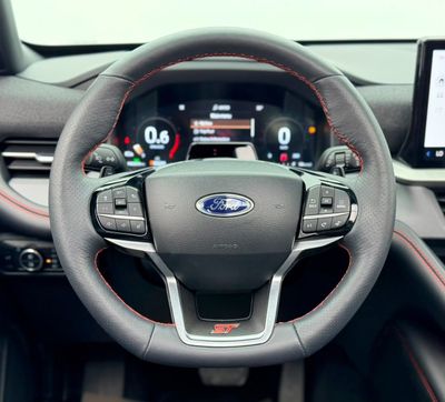2025 Ford Explorer ST, červená, 19 020 km, dovoz SAE — foto 7 z 16