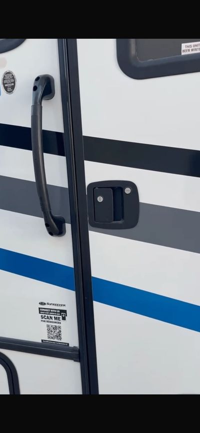 2025 Ford E 350, bílá, 3 000 km, dovoz SAE — foto 10 z 16