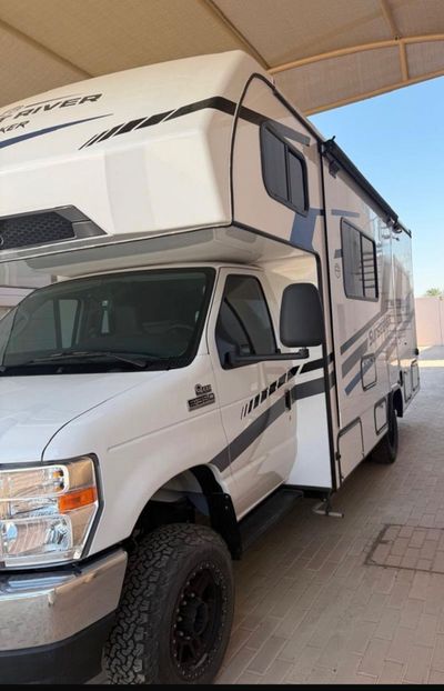 2025 Ford E 350, bílá, 3 000 km, dovoz SAE — foto 3 z 16