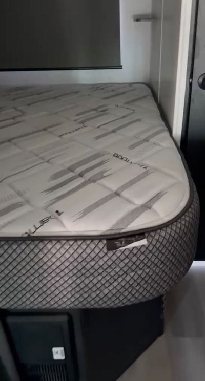 2025 Ford E 350, bílá, 3 000 km, dovoz SAE — foto 8 z 16