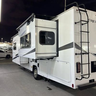 2024 Ford E 450, bílá, 4 000 km, dovoz SAE — foto 4 z 9