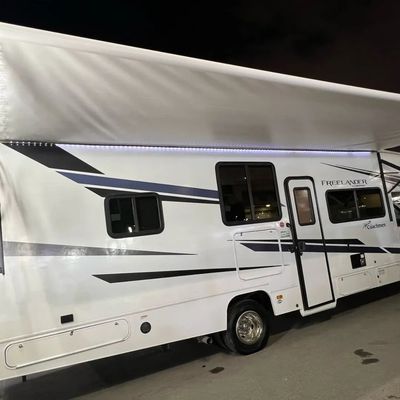 2024 Ford E 450, bílá, 4 000 km, dovoz SAE — foto 9 z 9