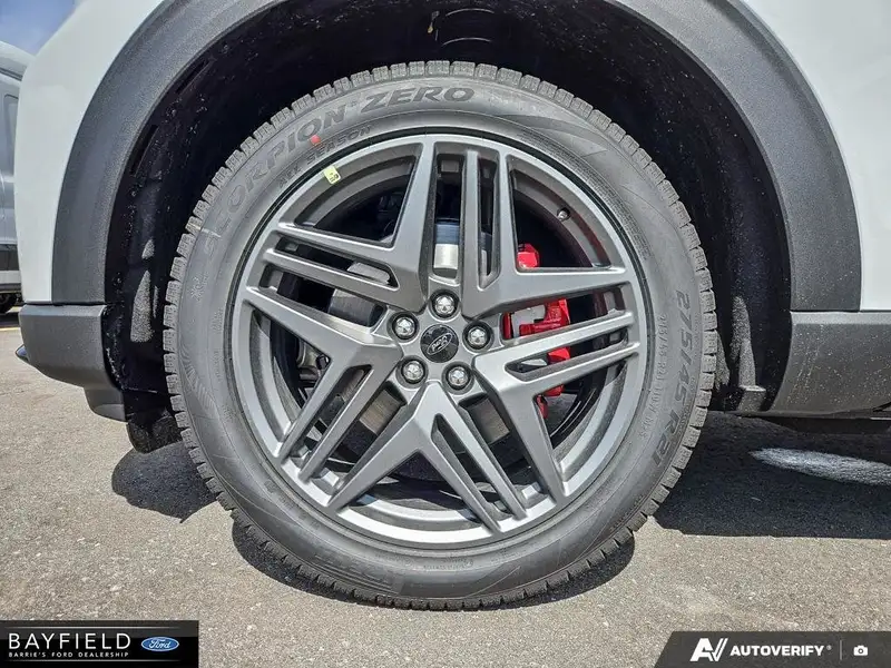2027 Ford Explorer ST-Line, šedá, 50 km, dovoz Kanada — foto 6 z 12