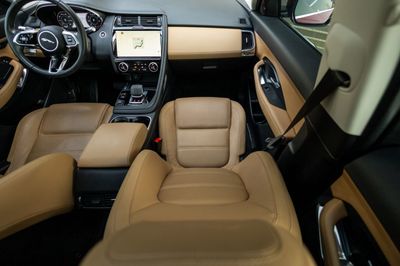 2021 Jaguar E-PACE SE, červená, 62 000 km, dovoz SAE — foto 14 z 16