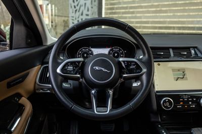 2021 Jaguar E-PACE SE, červená, 62 000 km, dovoz SAE — foto 15 z 16