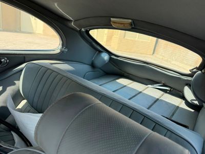 1973 Jaguar E-TYPE V12, bílá, 65 000 km, dovoz SAE — foto 9 z 10