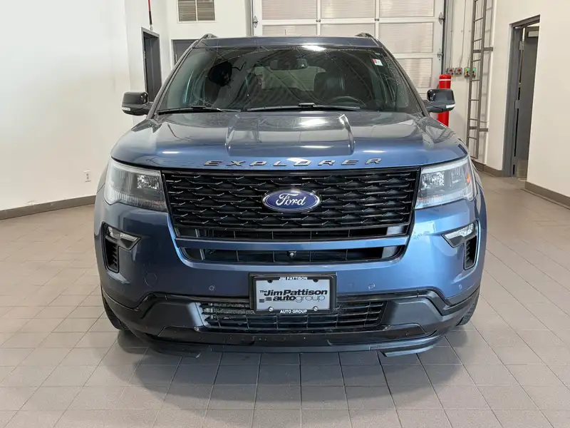 2019 Ford Explorer POWER, PERFORMANCE & 3-ROW VERSATILITY, modrá, 107 246 km, dovoz Kanada — foto 2 z 12