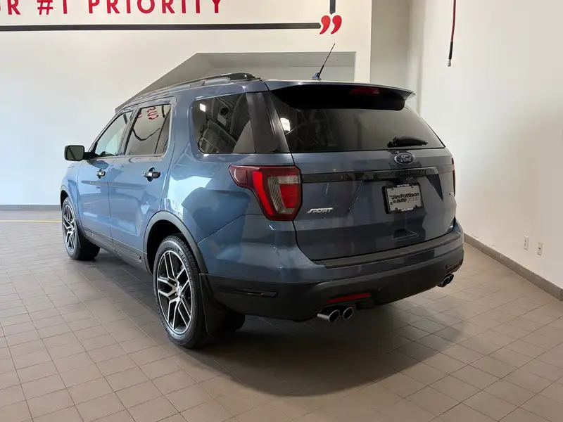 2019 Ford Explorer POWER, PERFORMANCE & 3-ROW VERSATILITY, modrá, 107 246 km, dovoz Kanada — foto 4 z 12