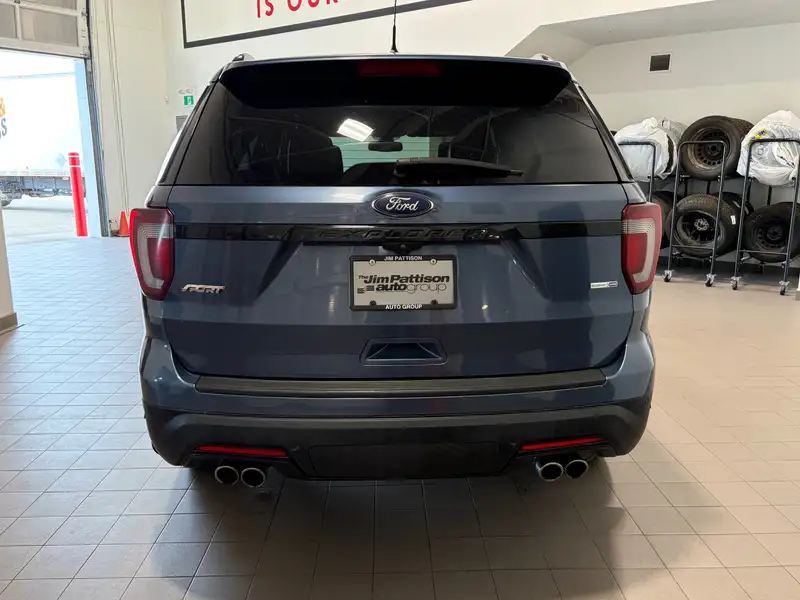 2019 Ford Explorer POWER, PERFORMANCE & 3-ROW VERSATILITY, modrá, 107 246 km, dovoz Kanada — foto 5 z 12
