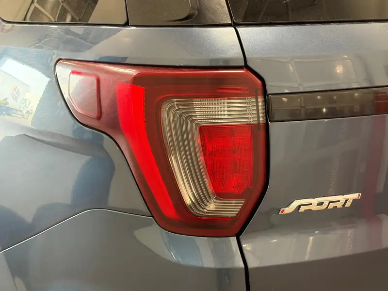 2019 Ford Explorer POWER, PERFORMANCE & 3-ROW VERSATILITY, modrá, 107 246 km, dovoz Kanada — foto 7 z 12