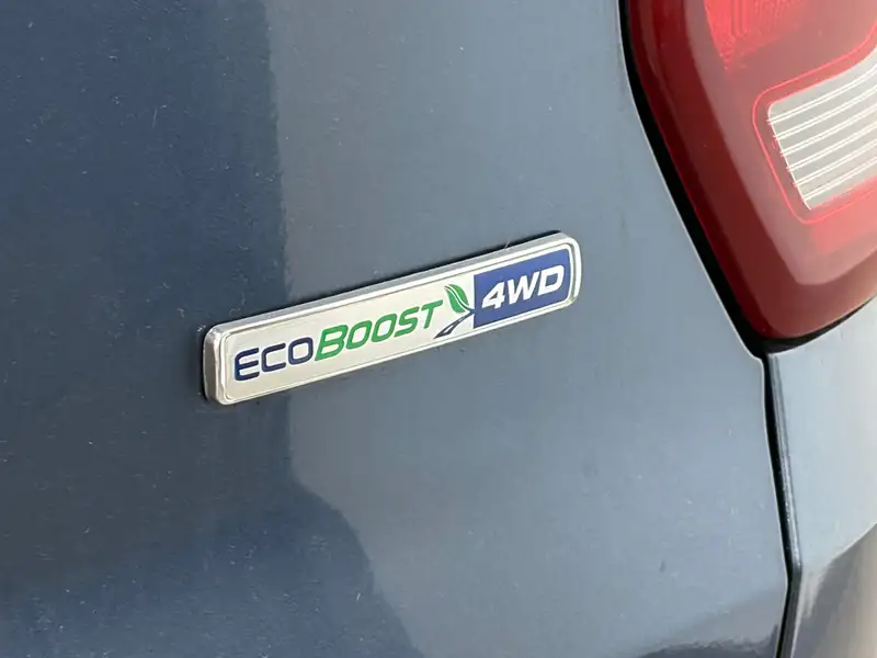 2019 Ford Explorer POWER, PERFORMANCE & 3-ROW VERSATILITY, modrá, 107 246 km, dovoz Kanada — foto 9 z 12