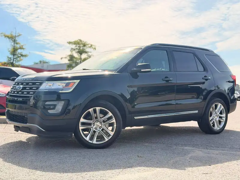 2017 Ford Explorer XLT, 168 000 km, dovoz Kanada — foto 2 z 12