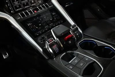 2022 Lamborghini Urus STD, zelená, 113 384 km, dovoz SAE — foto 11 z 16