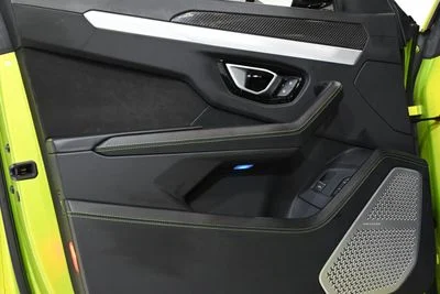2022 Lamborghini Urus STD, zelená, 113 384 km, dovoz SAE — foto 15 z 16