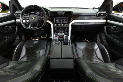2022 Lamborghini Urus STD, zelená, 113 384 km, dovoz SAE — foto 8 z 16