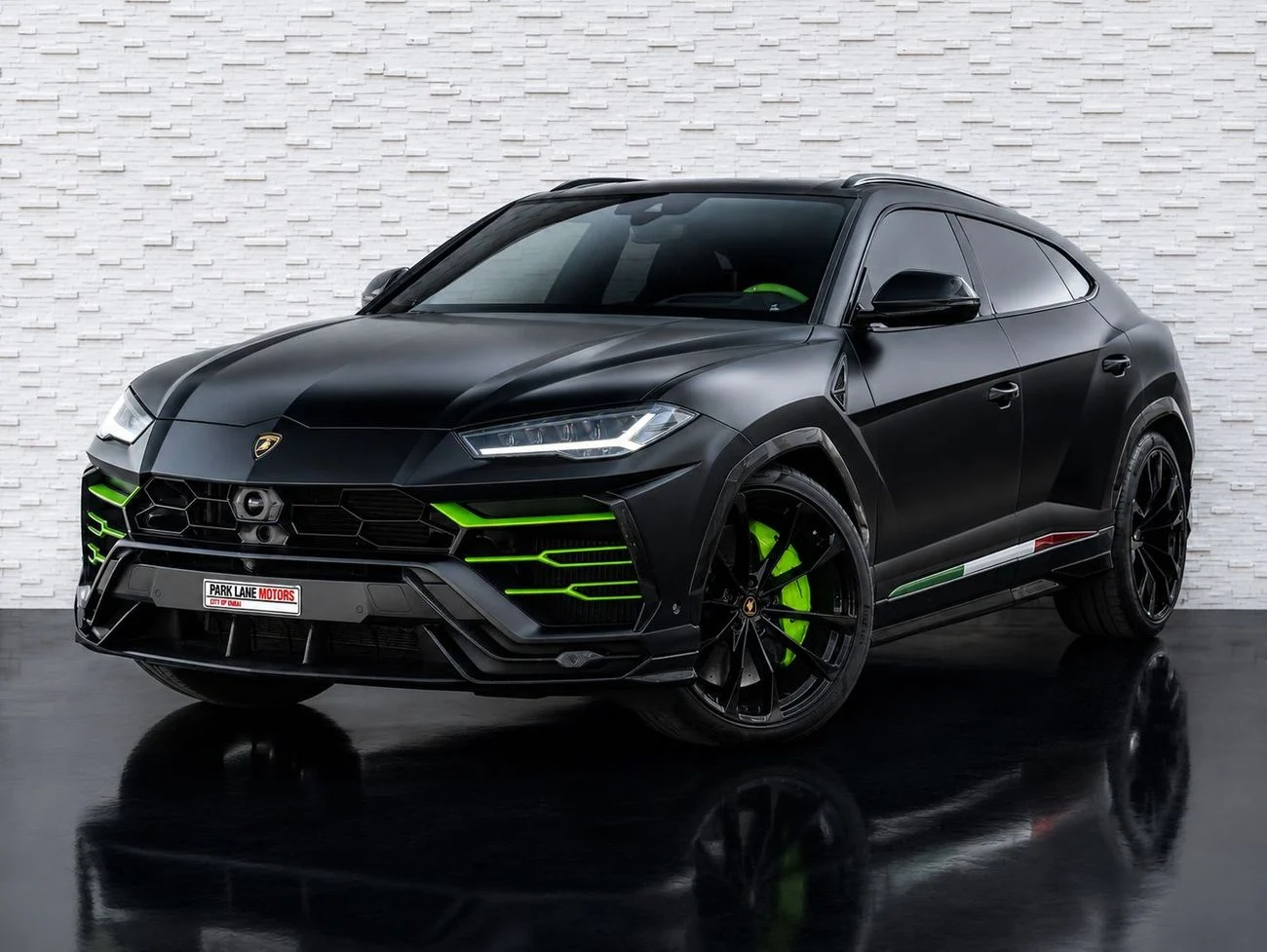 2021 Lamborghini Urus STD, černá, 46 852 km, dovoz SAE — foto 1