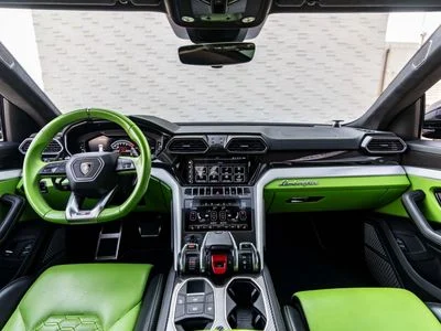 2021 Lamborghini Urus STD, černá, 46 852 km, dovoz SAE — foto 9 z 16