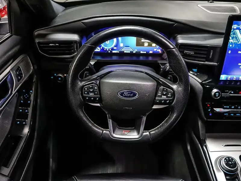 2022 Ford Explorer, šedá, 69 300 km, dovoz Kanada — foto 10 z 12