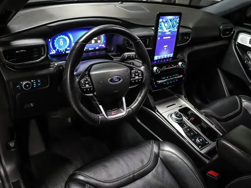 2022 Ford Explorer, šedá, 69 300 km, dovoz Kanada — foto 7 z 12
