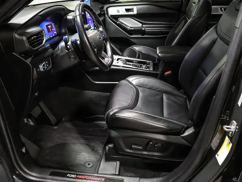 2022 Ford Explorer, šedá, 69 300 km, dovoz Kanada — foto 8 z 12