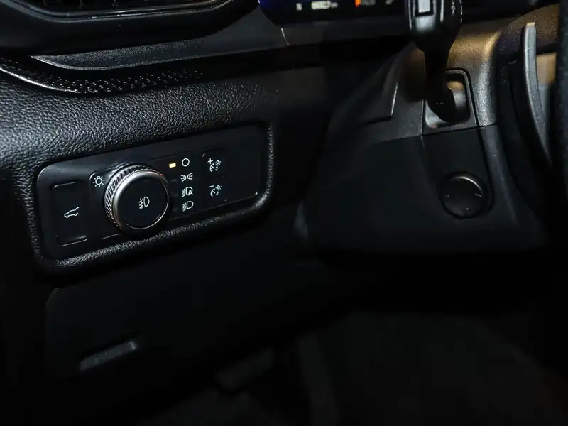 2022 Ford Explorer, šedá, 69 300 km, dovoz Kanada — foto 9 z 12