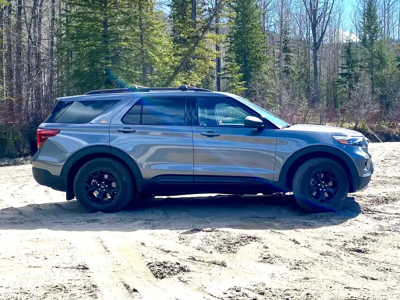 2022 Ford Explorer Timberline, šedá, 77 000 km, dovoz Kanada — foto 2 z 12