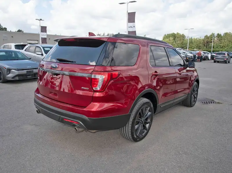 2017 Ford Explorer XLT, červená, 205 258 km, dovoz Kanada — foto 10 z 12