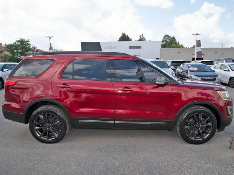 2017 Ford Explorer XLT, červená, 205 258 km, dovoz Kanada — foto 11 z 12