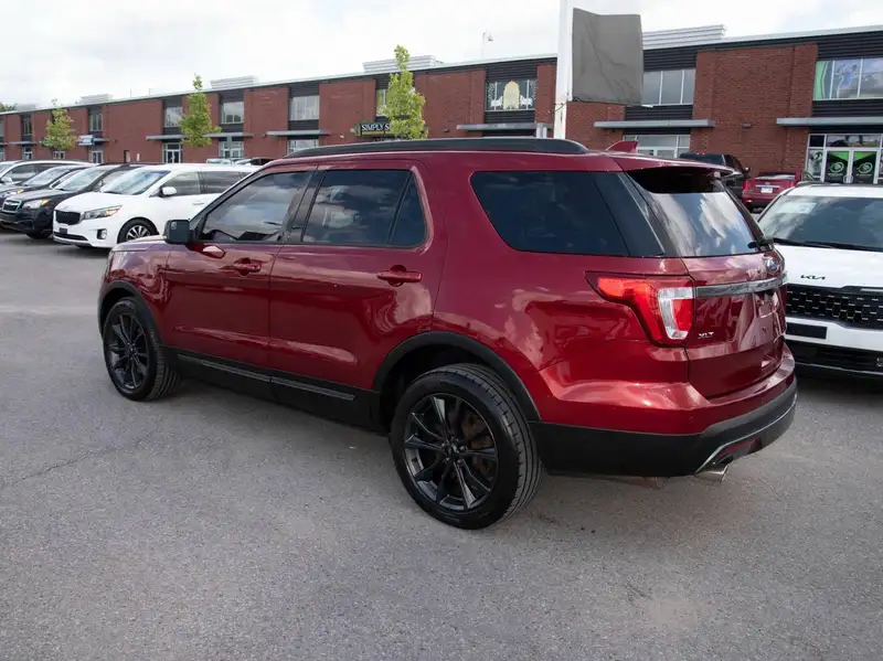 2017 Ford Explorer XLT, červená, 205 258 km, dovoz Kanada — foto 3 z 12