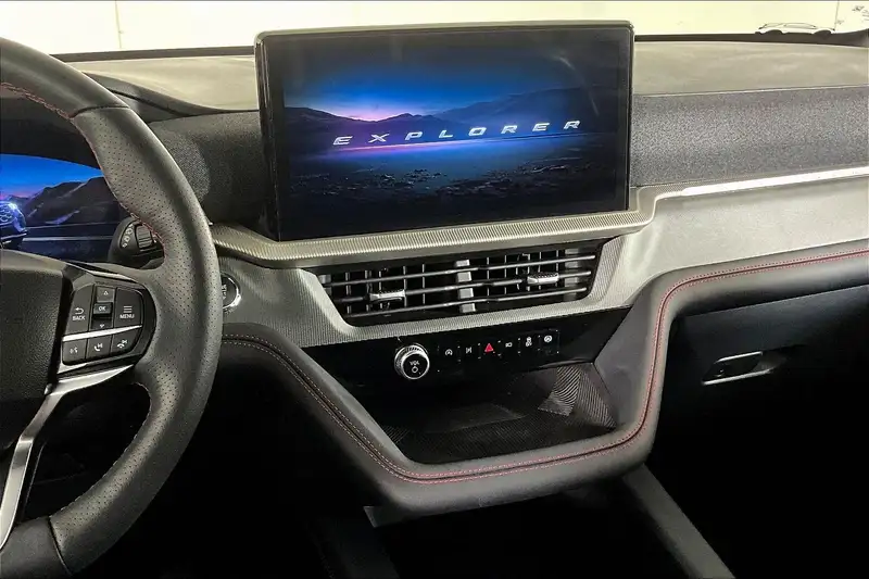 2025 Ford Explorer ST-LINE 4WD, černá, 20 944 km, dovoz Kanada — foto 6 z 12