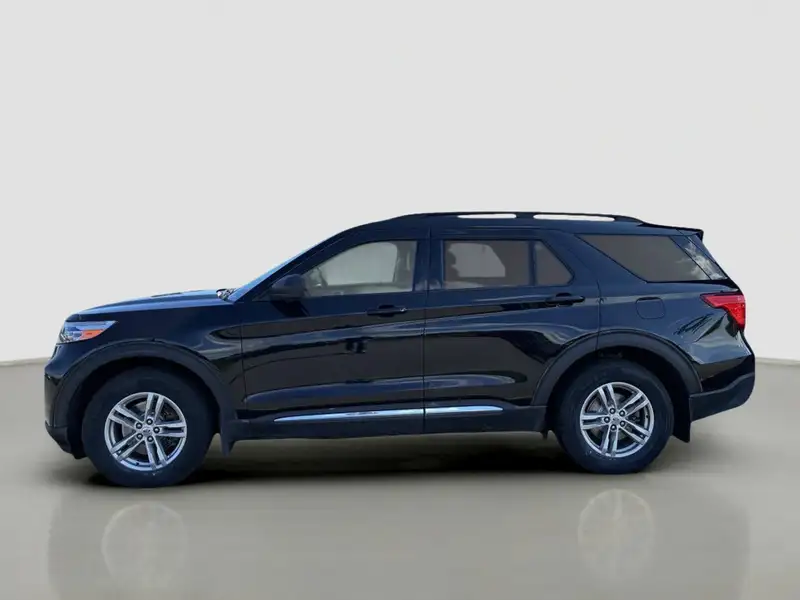 2022 Ford Explorer XLT, černá, 64 440 km, dovoz Kanada — foto 2 z 12