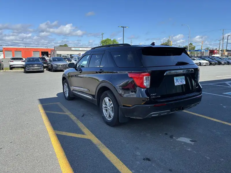 2022 Ford Explorer XLT, černá, 64 440 km, dovoz Kanada — foto 3 z 12