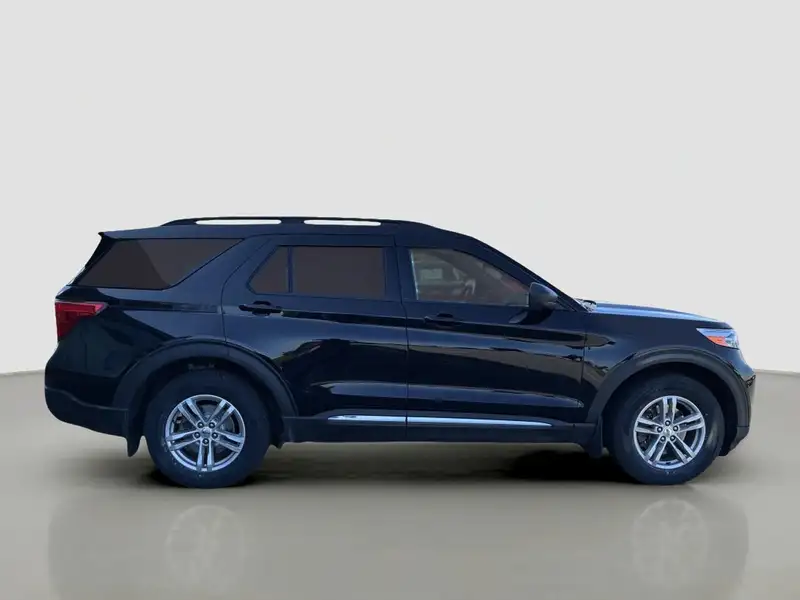 2022 Ford Explorer XLT, černá, 64 440 km, dovoz Kanada — foto 4 z 12