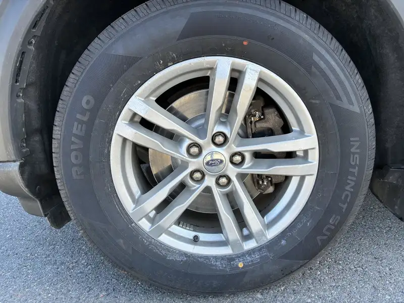 2022 Ford Explorer XLT, černá, 64 440 km, dovoz Kanada — foto 9 z 12