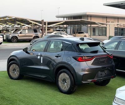 2026 Lexus LBX Premium, šedá, 0 km, dovoz SAE — foto 3 z 14