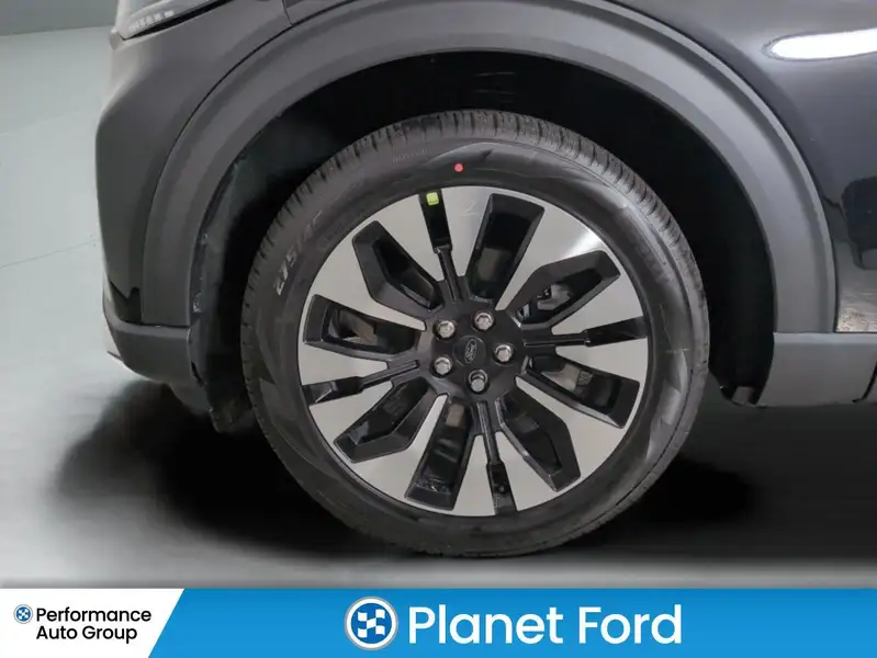 2026 Ford Explorer Platinum 4WD, černá, 1 500 km, dovoz Kanada — foto 10 z 12