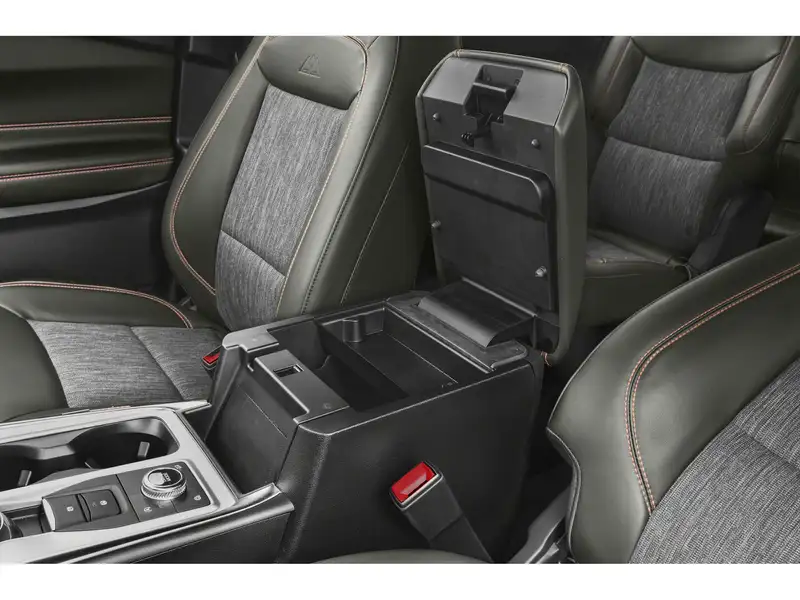 2022 Ford Explorer Timberline, stříbrná, 69 620 km, dovoz Kanada — foto 9 z 11
