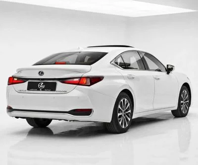 2023 Lexus ES300h, bílá, 105 000 km, dovoz SAE — foto 3 z 10