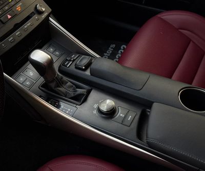 2016 Lexus IS300, bílá, 231 000 km, dovoz SAE — foto 7 z 10