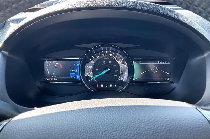 2018 Ford Explorer, stříbrná, 95 760 km, dovoz Kanada — foto 11 z 12